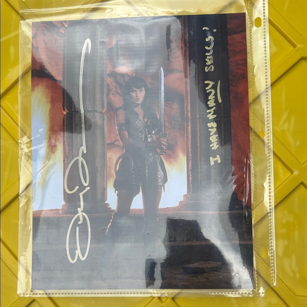 Lucy Lawless/Xena-Warrior Princess signed 8x10 glossy photo